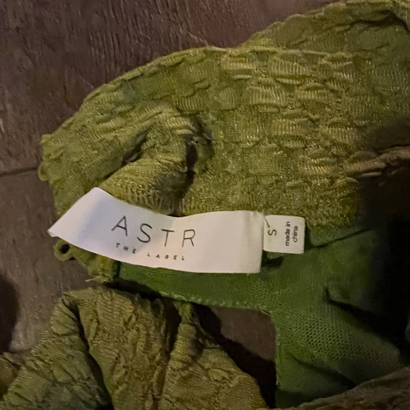 Astr The Label TEXTURED CUTOUT LONG SLEEVE TOP - Picture 4 of 6